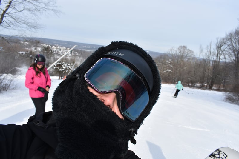 DSC_0162.JPG Girl taking selfie with goggles and helmet
